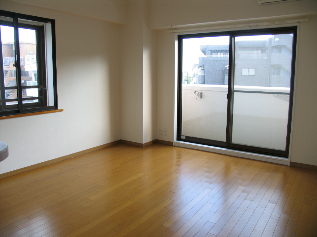 Living and room.  ■ Facing south ・ Sunny in the corner room