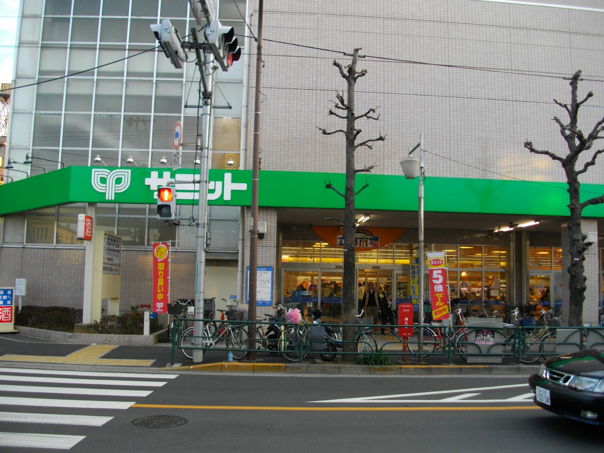 Supermarket. 529m until the Summit store Daizawa crossroads store (Super)