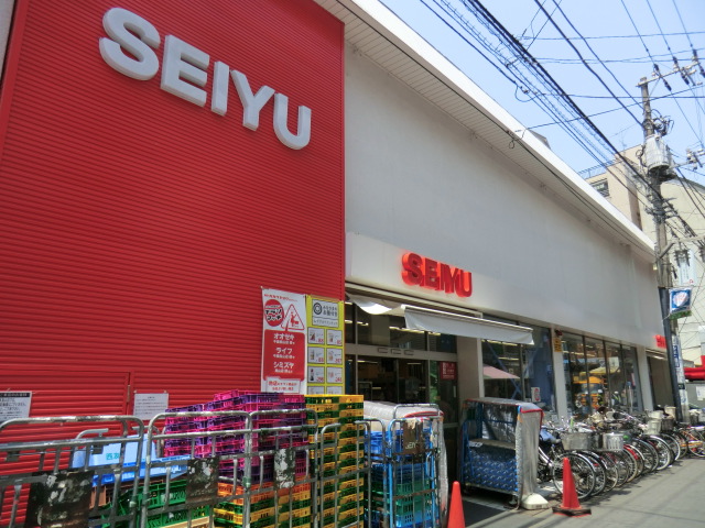 Supermarket. Seiyu to (super) 581m