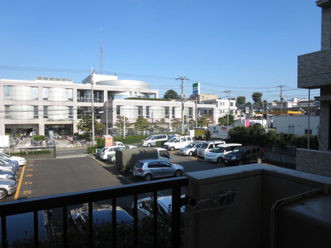 View. View from the balcony Before one's eyes to the municipal library