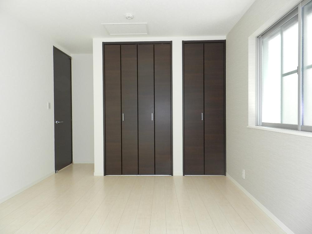 Same specifications photos (Other introspection). Western-style construction cases. Master bedroom with a walk-in closet. There is the top top light.