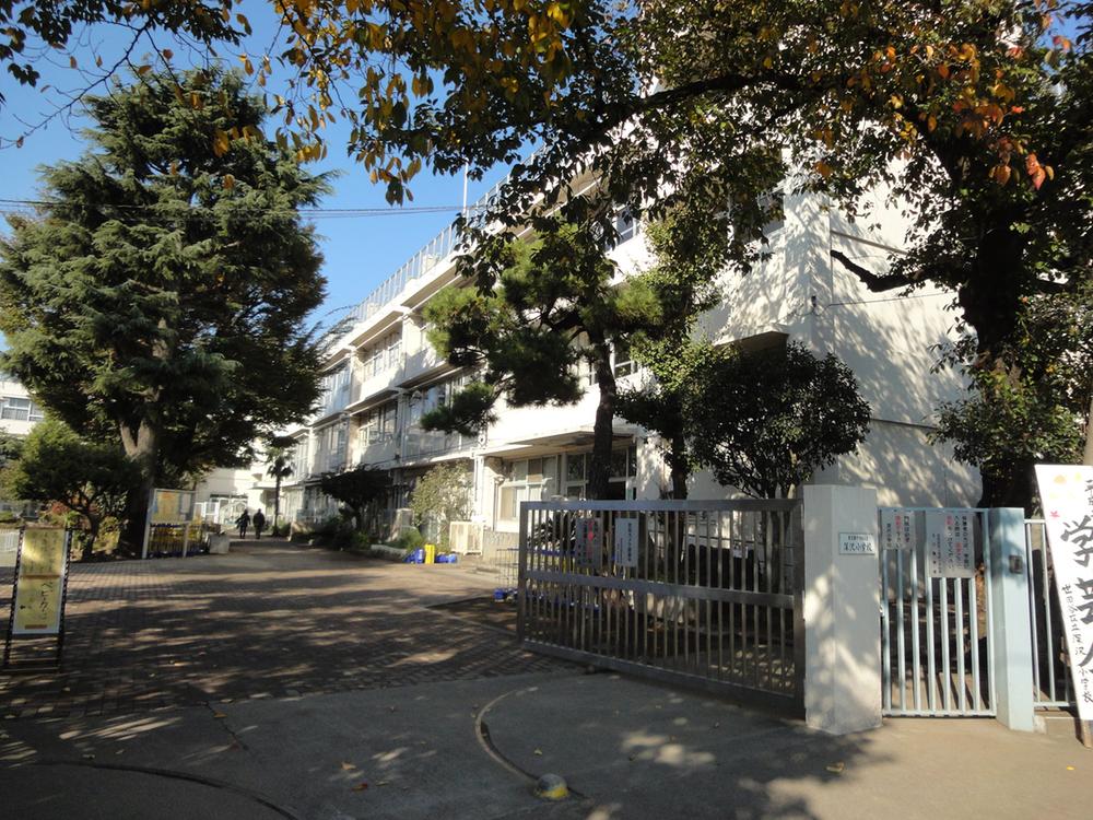 Primary school. Fukasawa to elementary school 100m