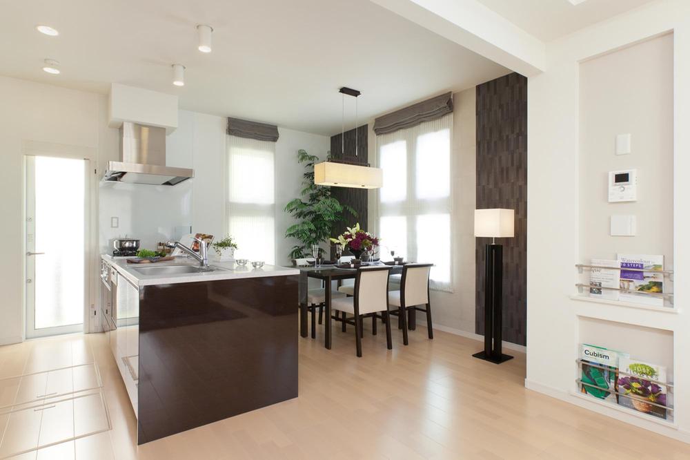 Kitchen. Bouncy conversation with family, Full of sense of openness open kitchen. Indoor (July 2013) Shooting