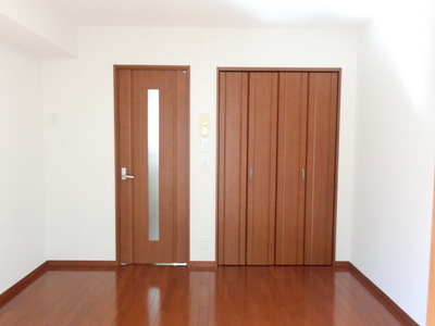 Other room space. This room of the color tone of the flooring of the calm atmosphere