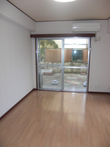 Living and room. Western-style (6 tatami mats)