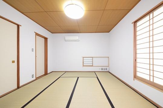 Non-living room. Japanese-style room 8 quires. Very beautiful is because it is the room that is not almost used to after renovation.