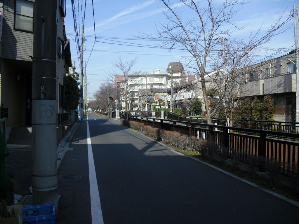 Other. Public road and 呑川