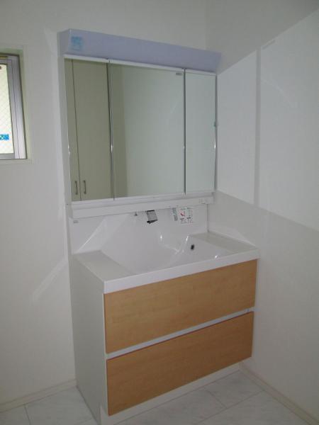 Wash basin, toilet