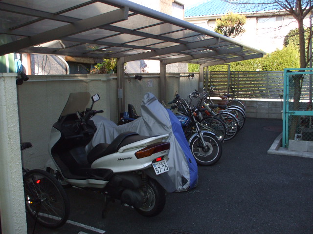 Other common areas. Large bike parked Allowed