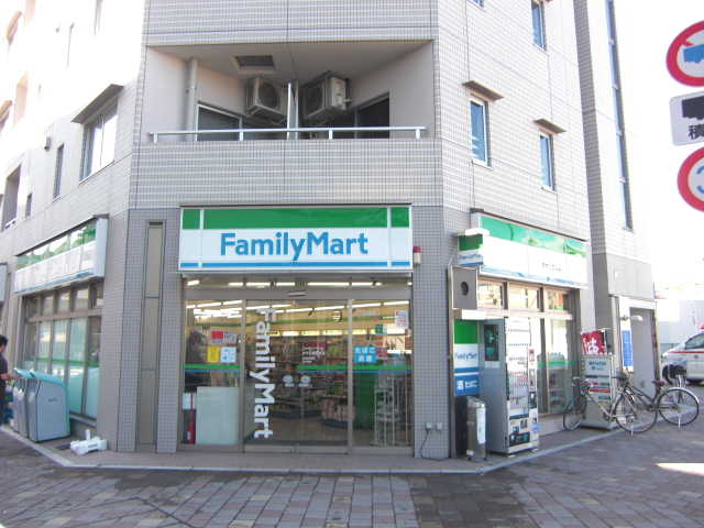 Convenience store. 30m to Family Mart (convenience store)