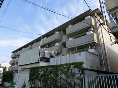 Building appearance. Reinforced Concrete ・ This apartment of four-storey