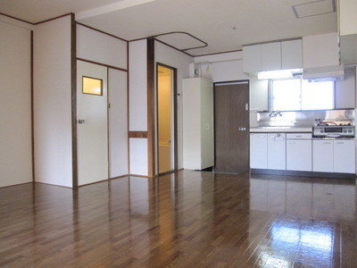 Living and room. Spacious LDK!