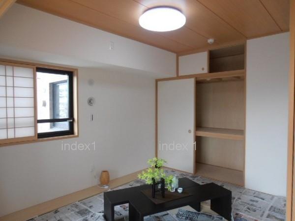 Non-living room. Japanese-style room with a closet with upper closet