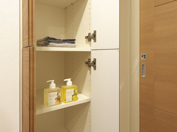 Bathing-wash room.  [Linen cabinet] Linen cabinet in powder room is also standard equipment. For convenient storage of sanitary class.