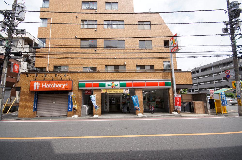 Convenience store. 533m until Thanksgiving Osan Chitose shop