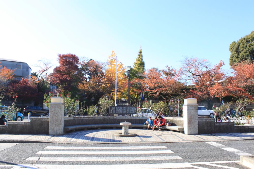 Other. "Denenchofu" station rotary