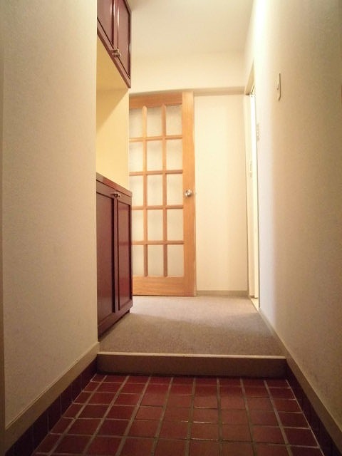 Entrance. Same property ・ Separate room