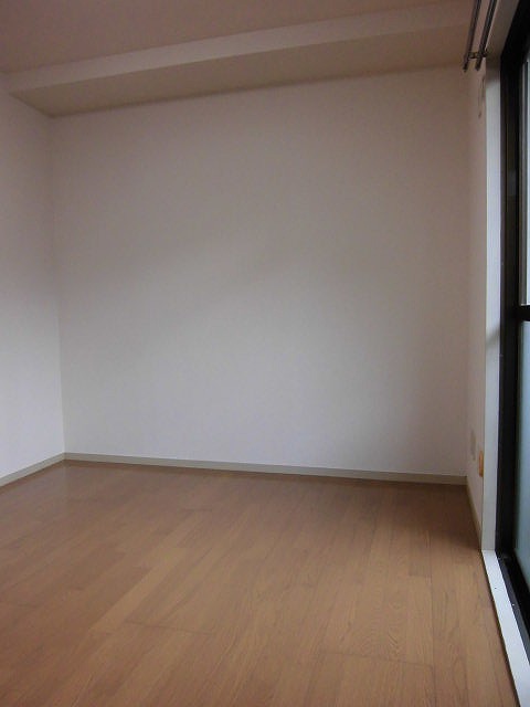 Living and room. Same property ・ Separate room