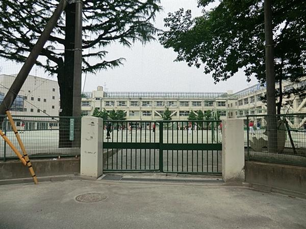 Primary school. Akimasa until elementary school 181m