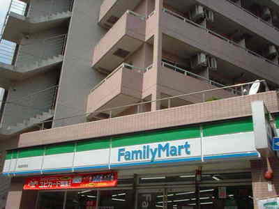 Convenience store. 5m to Family Mart (convenience store)