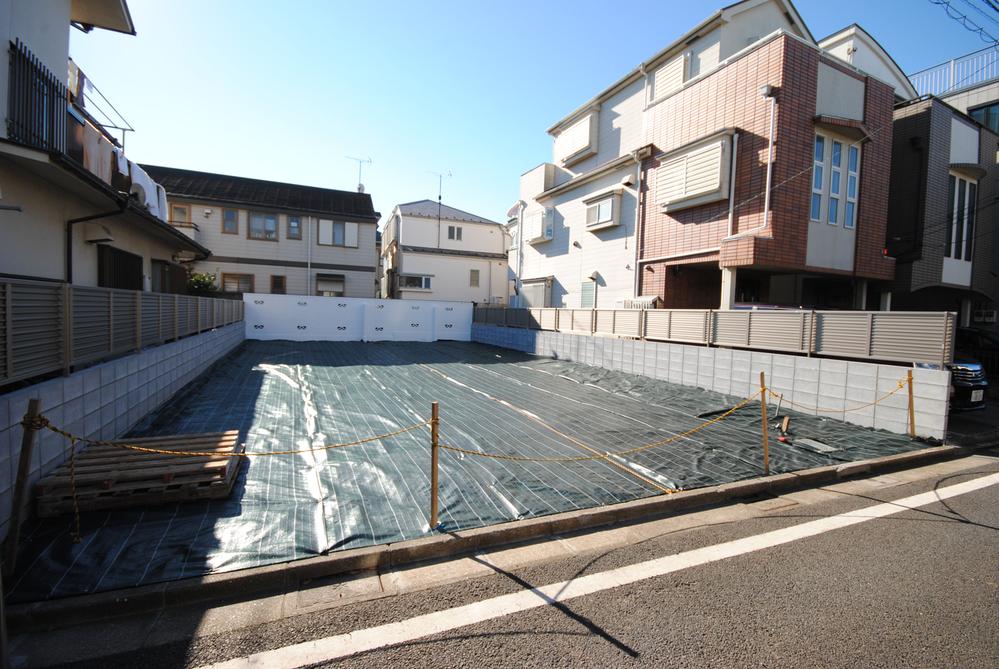 Local photos, including front road.  ■ Local: The newly established completed the fence ■ 
