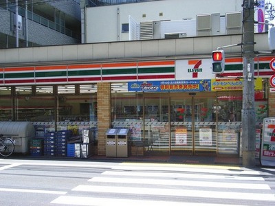 Convenience store. 330m to Seven-Eleven (convenience store)