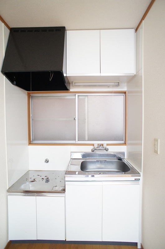 Kitchen. Two-burner gas stove can be installed ☆