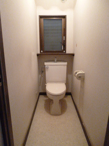 Toilet. 1F toilet