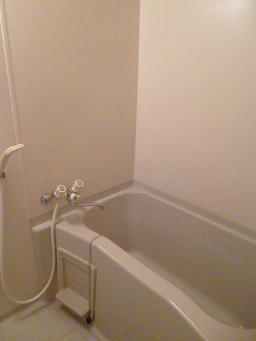 Bath. 1F bathroom