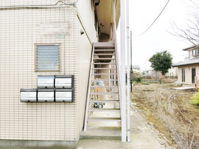 Entrance. Shared hallway