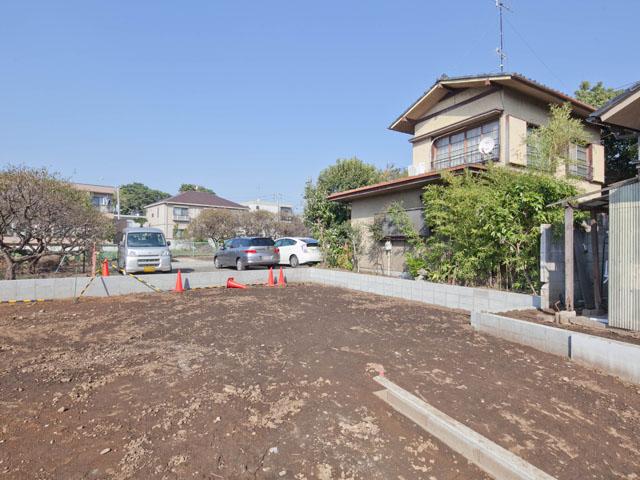 Local land photo. And it exudes an atmosphere surrounding environment was also calm, Day is also good because of the high building is less. 