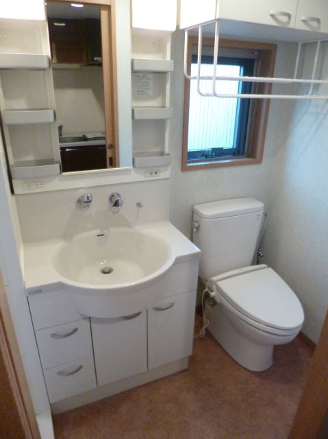 Toilet. It is with a popular shampoo dresser