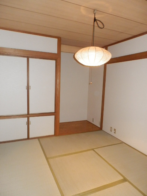 Living and room. There a Japanese-style room 4.5 Pledge