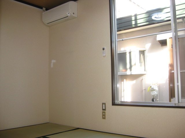 Living and room.  ☆ You can also use laundry pole in the previous window with a rain Doi ☆