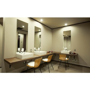 Washroom. Women's beauty room (common area)