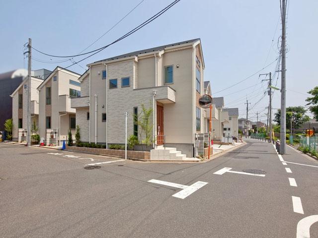 Local photos, including front road. Setagaya Kitakarasuyama 9-chome, contact road situation