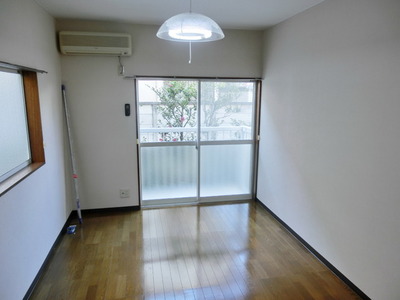 Living and room. Two-sided lighting ・ This room of beautiful flooring