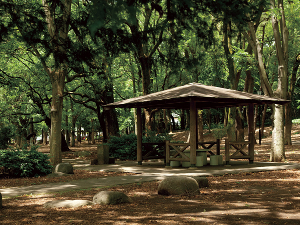 Surrounding environment. Roka Hisashiharuen (Roka park) (about 130m / A 2-minute walk)