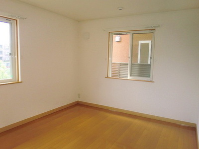 Other room space. Facing south in the bright Western-style