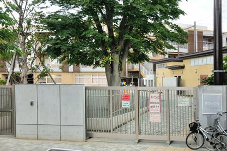 Primary school. Kyuden until elementary school 1300m