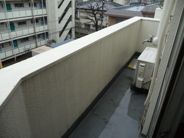 Balcony. Veranda & Laundry Area