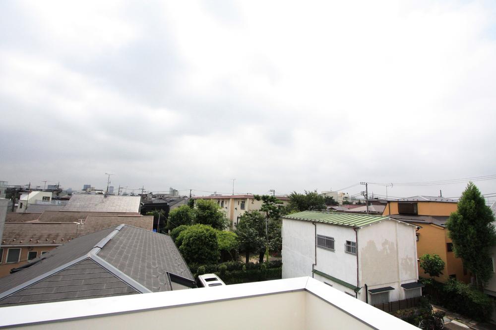 View photos from the dwelling unit. The view from the roof bar balcony (south direction). 