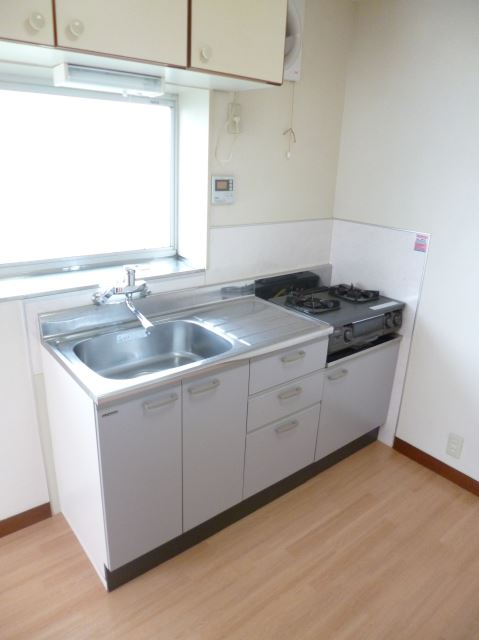 Kitchen. With a two-burner stove Gasukitchin