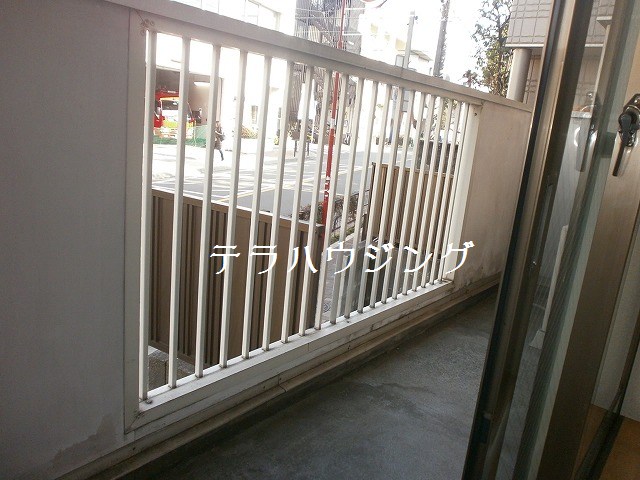 Balcony. There is a little height at the first floor ☆