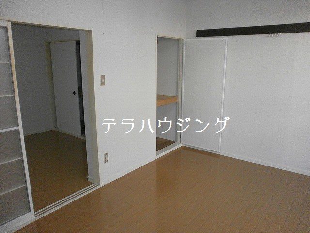 Other room space. It housed two places ☆ Flooring new ☆