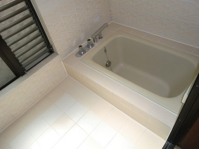 Bath. With reheating ・ It is a bathroom with a window