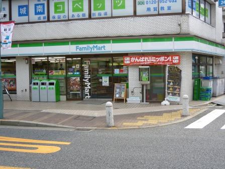 Convenience store. 50m to FamilyMart Yoga store (convenience store)