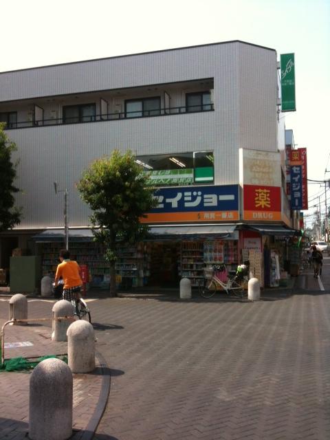 Dorakkusutoa. Health care Seijo Yoga shop 120m until (drugstore)