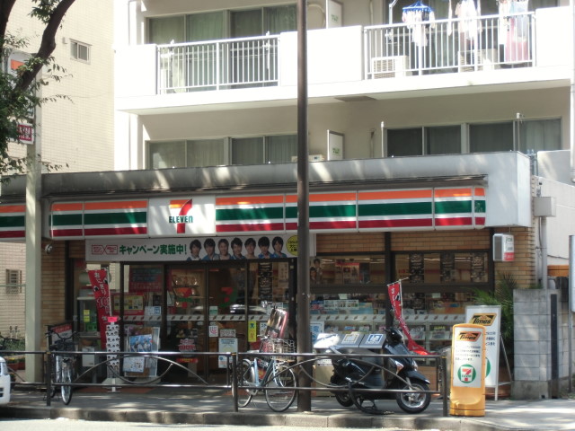 Convenience store. 250m to Seven-Eleven (convenience store)