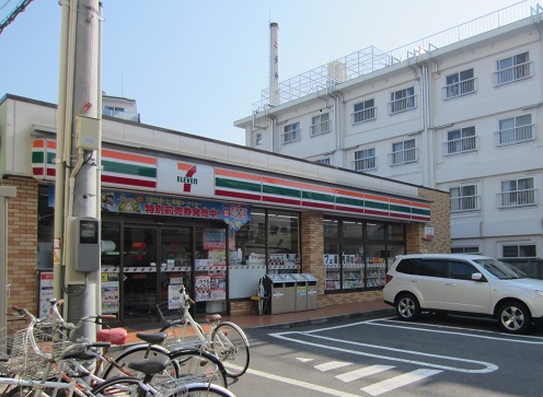 Convenience store. Seven-Eleven Setagaya Wakabayashi 4-chome up (convenience store) 326m